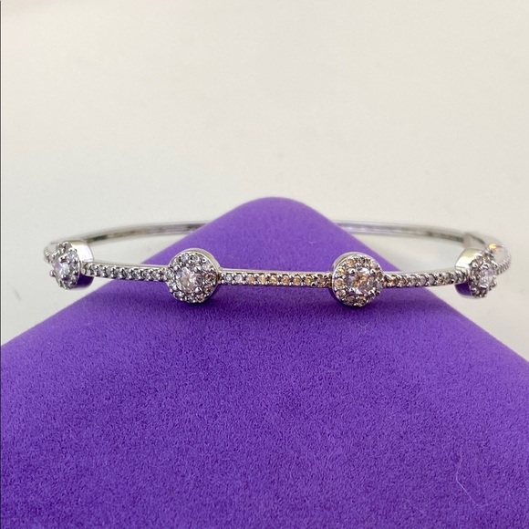 💛 Elegant 18k White Gold Plated Crystal Bracelet - Picture 1 of 7